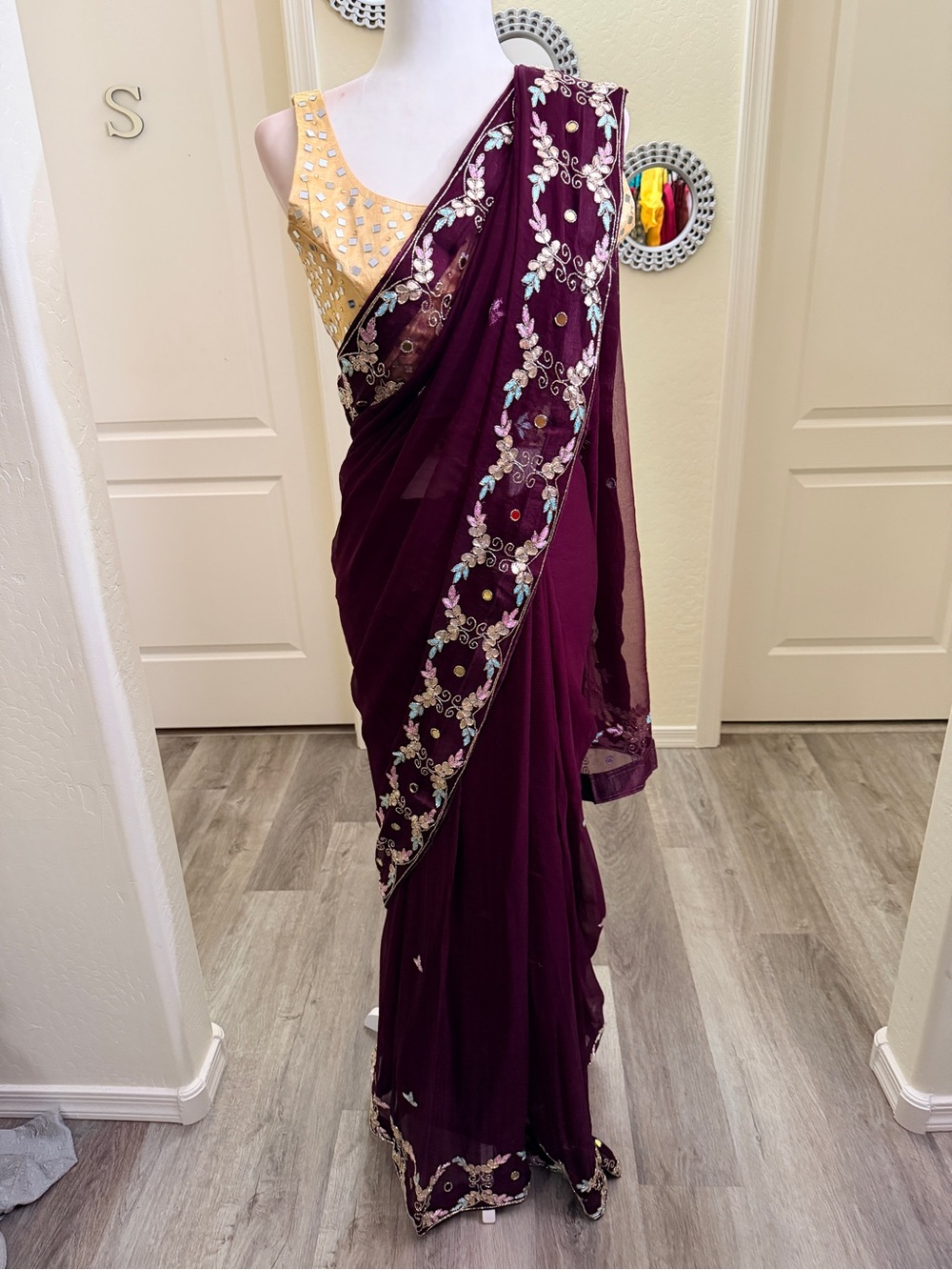 Wine color saree with blouse - Picture 7 of 9